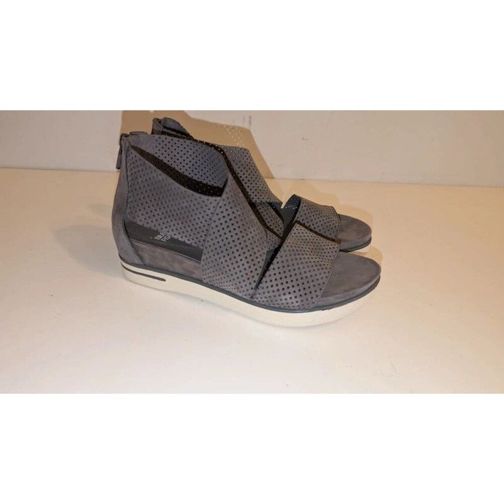 Eileen fisher wedges sandals size 8.5